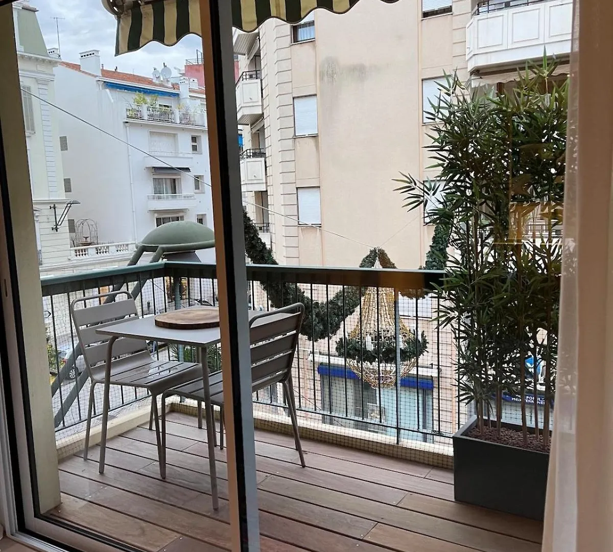 Superbe Studio Pour Congres Au Coeur De Cannes France
